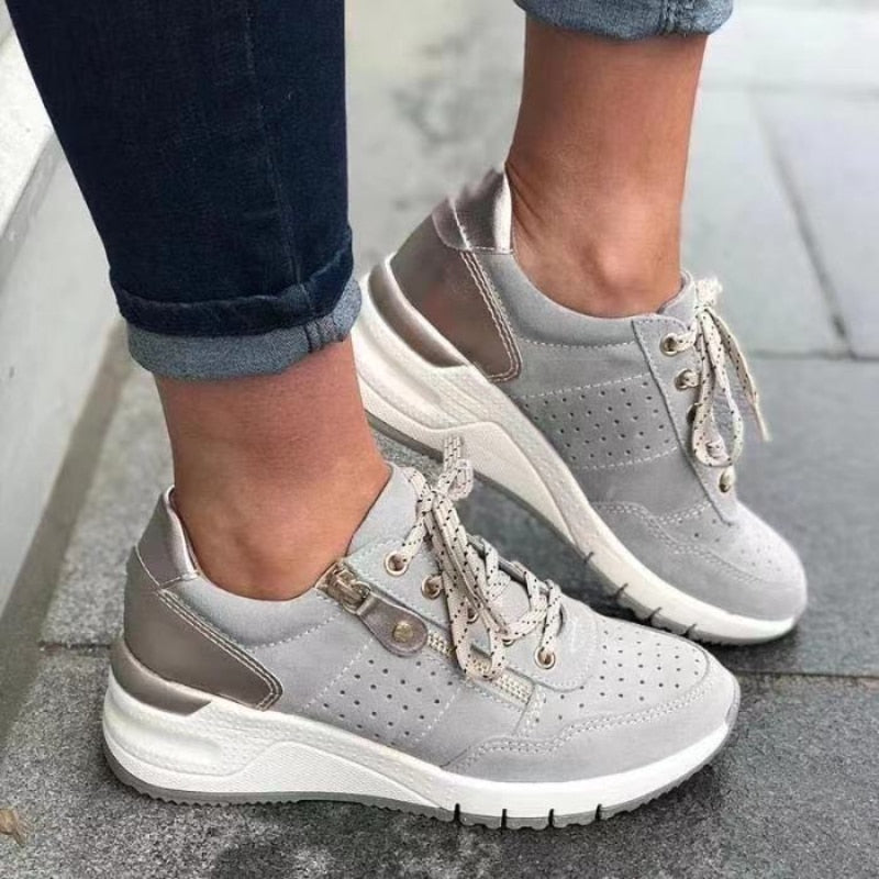 Kiki | Chunky-Sole Lace-Up Women Comfortable Sneakers